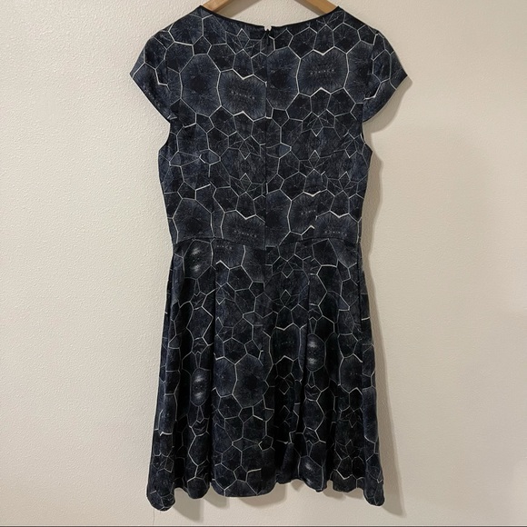 Reiss Baker Silk Tortoise Print Cap Sleeve Fit and Flare Dress Blue White-6 - Picture 3 of 10